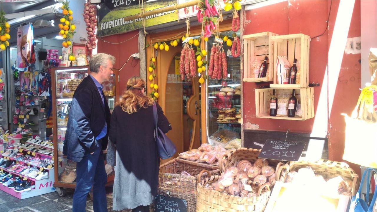 Mini Appartamento Al Chiostro Наполи Екстериор снимка