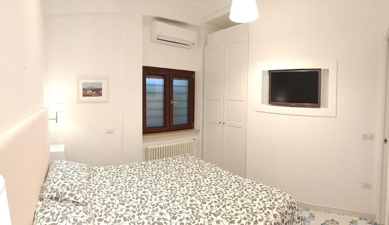 Mini Appartamento Al Chiostro Наполи Екстериор снимка